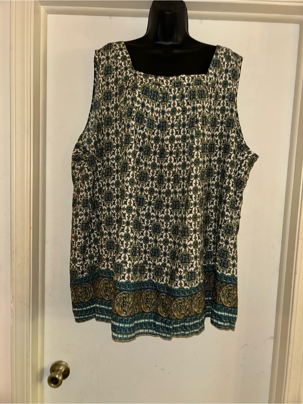 BloomChic Green and Cream Printed Square-Neck Tank